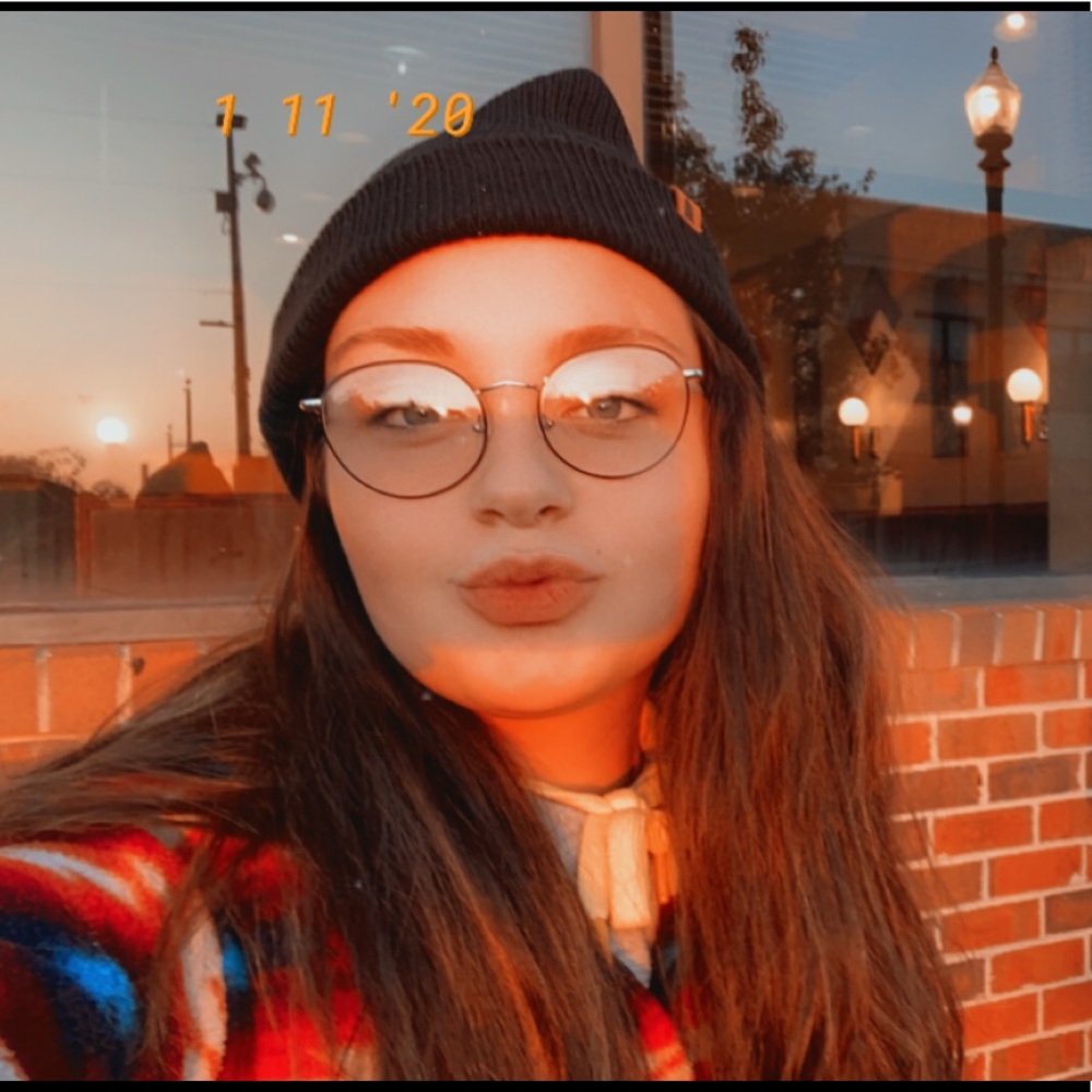 Meet your Posher, Ayla